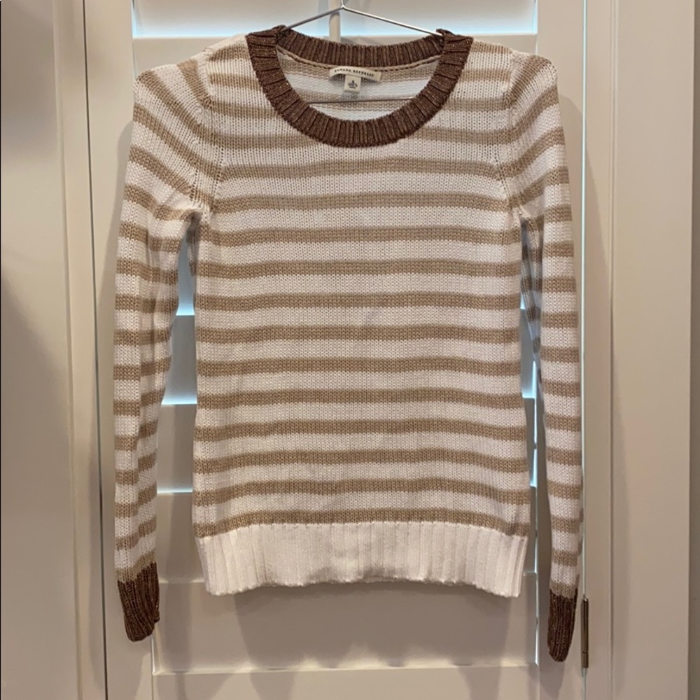 Women's Banana Republic sweater in Small